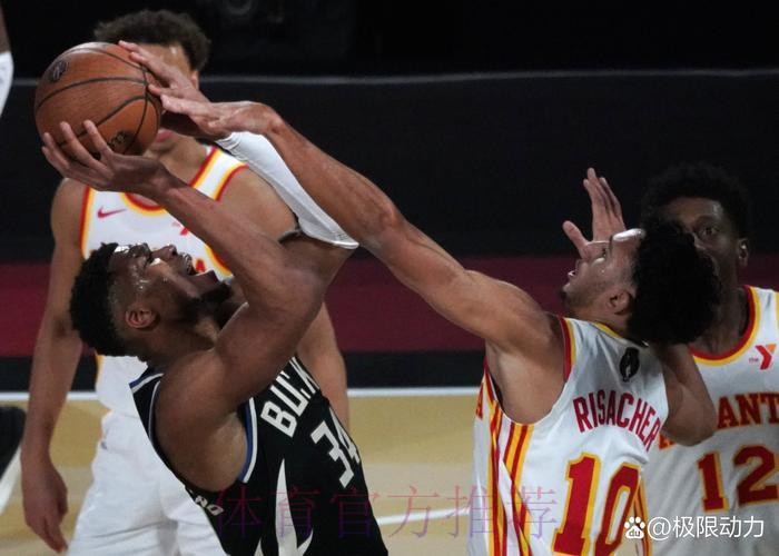 麦科勒姆关键时刻连得5分,老鹰追到4分雄鹿叫停 麦科勒姆关键时刻连得5分,老鹰追到4分雄鹿叫停